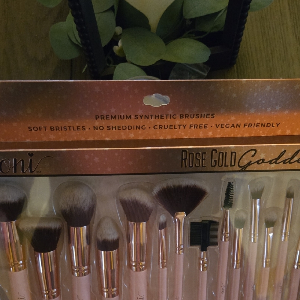 IONI London Rose Gold Goddess Brush Collection, NWOT. - Picture 3 of 7